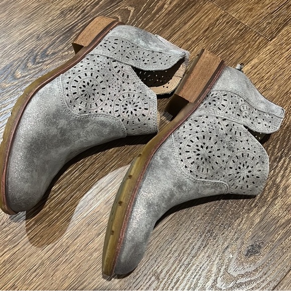 Soffit booties - Picture 3 of 5